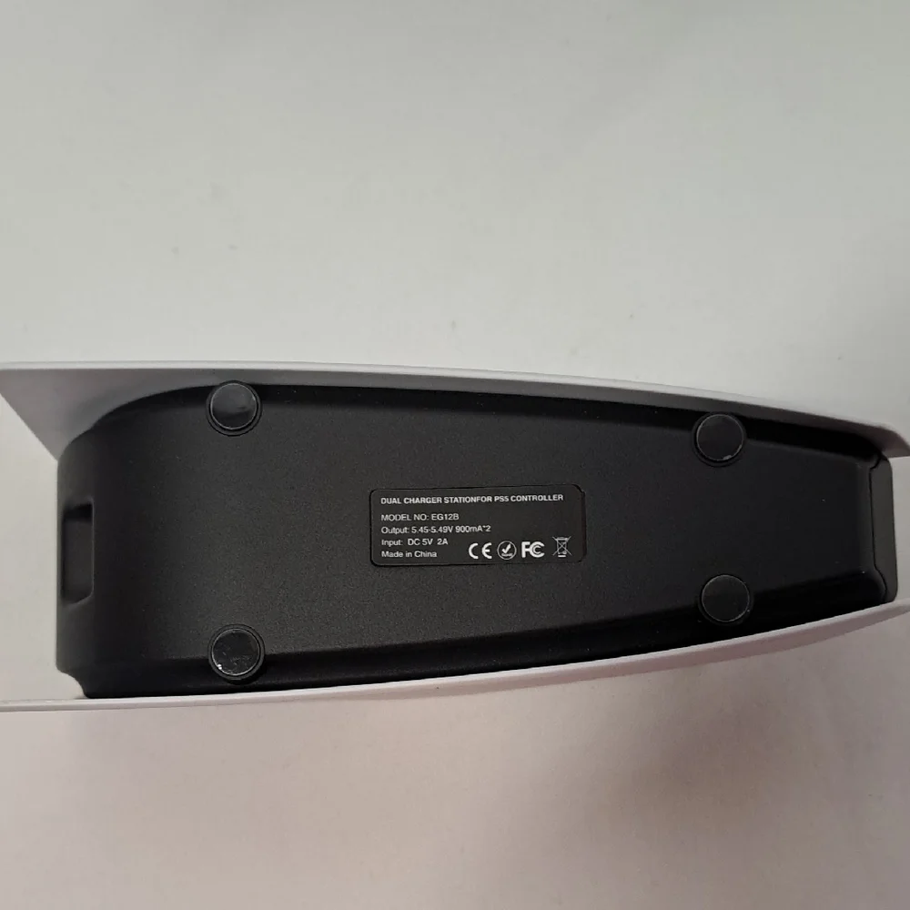EG12B Dual Charging Dock for P5 Controller - Black and White